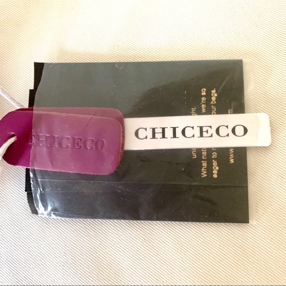 Chiceco Travel Gift Pouch w Bath Bombs - Picture 2 of 6